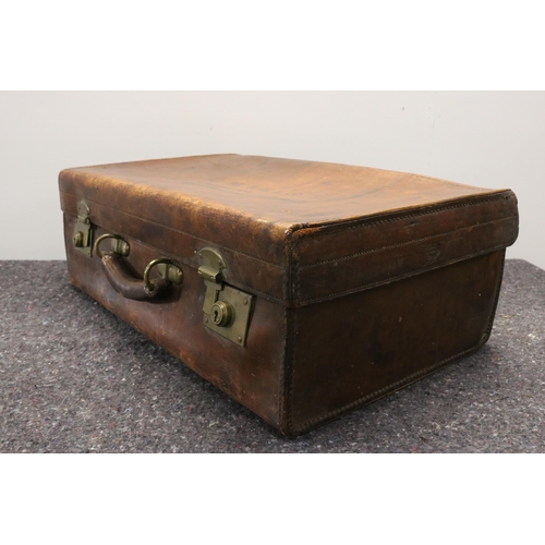 111 - Vintage Leather Suitcase - Winsale and Sons Bristol

This is a vintage leather suitcase made by Wins... 