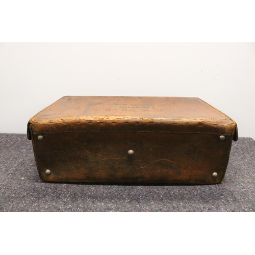 111 - Vintage Leather Suitcase - Winsale and Sons Bristol

This is a vintage leather suitcase made by Wins... 