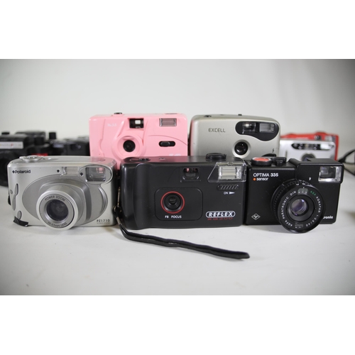 12 - Job Lot of Compact Cameras (22 Total) - Various Models and Makers

This job lot includes 22 compact ... 