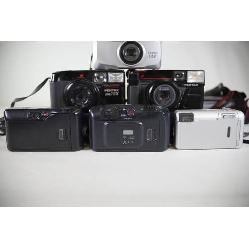 13 - 16x Compact Cameras - Pentax Models

This job lot includes 16 compact cameras, all of them being Pen... 