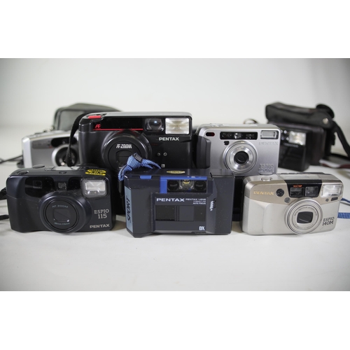 13 - 16x Compact Cameras - Pentax Models

This job lot includes 16 compact cameras, all of them being Pen... 