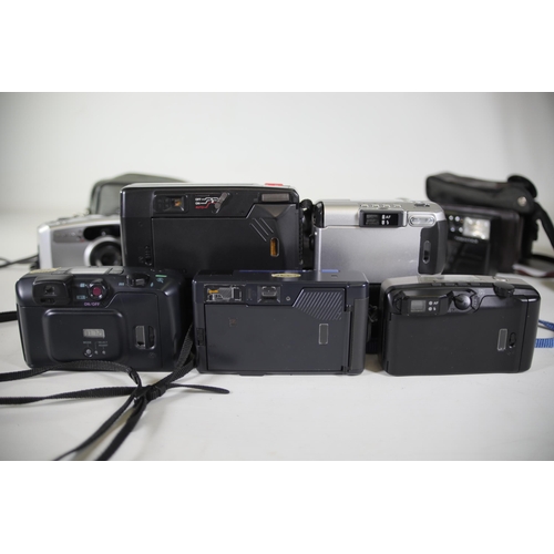 13 - 16x Compact Cameras - Pentax Models

This job lot includes 16 compact cameras, all of them being Pen... 