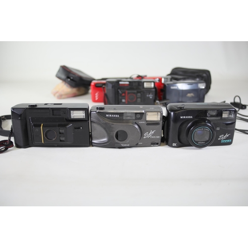 16 - 15 Compact Cameras - Konica, Miranda, Ricoh

- Job lot of 15 compact cameras from various makers inc... 