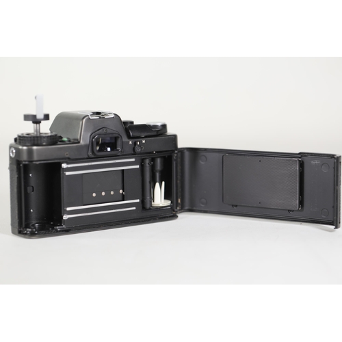 18 - Rolleiflex SL35 E Black with Rollei-HFT Planar 1.8/50mm Lens

The camera features a clear viewfinder... 