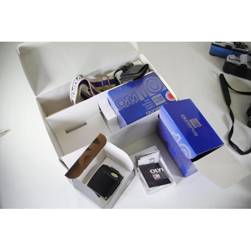 26 - 12 Mixed Lot of Olympus Vintage Film Cameras - OM Series

- 7x Olympus OM-10 (Black and Alloy)
- 1x ... 