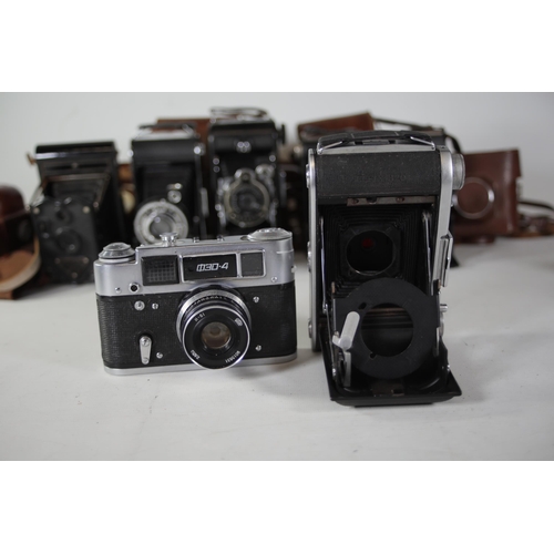 35 - 13 various vintage folding cameras. All of these cameras are being sold as untested. Camera list as ... 