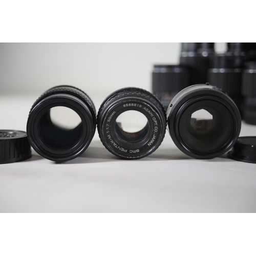 41 - Large Collection of 14 Pentax and Praktica Lenses:

1. Praktica 3.5/135 MC Carl Zeiss Jena: Lens loo... 