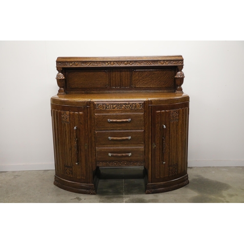 427 - Art Deco Sideboard, 3 drawers, 2 cupboards, in good condition. Door handle needs some attention, loo... 