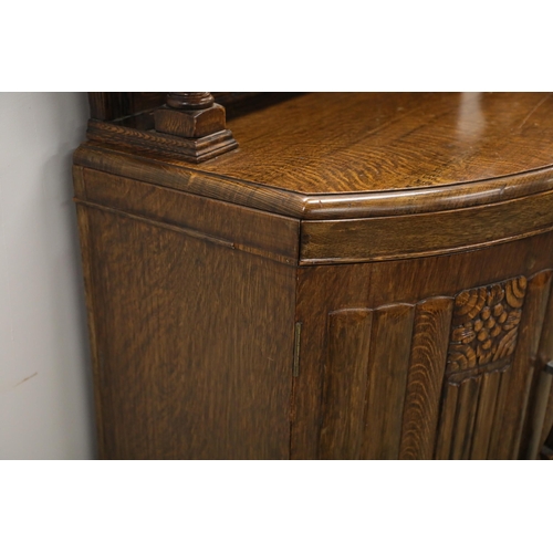 427 - Art Deco Sideboard, 3 drawers, 2 cupboards, in good condition. Door handle needs some attention, loo... 