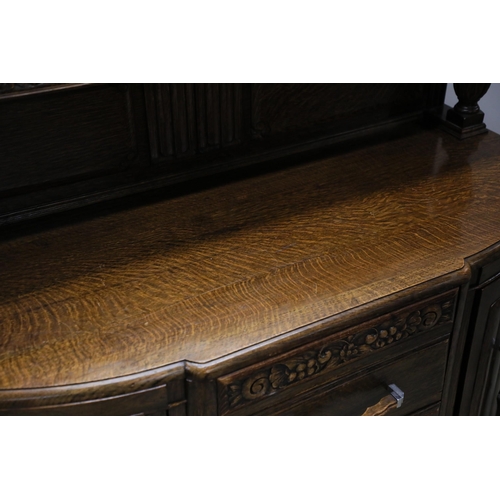 427 - Art Deco Sideboard, 3 drawers, 2 cupboards, in good condition. Door handle needs some attention, loo... 