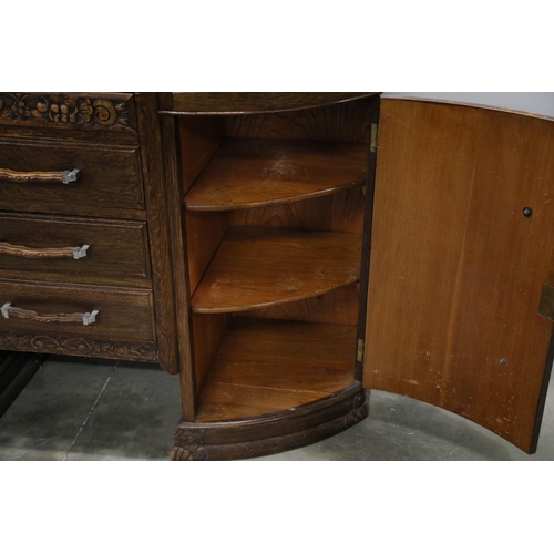 427 - Art Deco Sideboard, 3 drawers, 2 cupboards, in good condition. Door handle needs some attention, loo... 