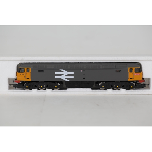 63 - Hornby Locomotive R.250 Class 58 Co Co Diesel and Refrigerator Van T.R 2690 with Boxes