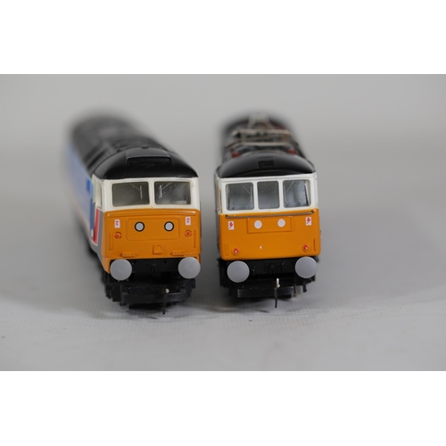 64 - 2 Hornby Network Southeast Locomotives and 2 Carriages: R.444 BR Mk.2 Brake Coach Network Southeast,... 