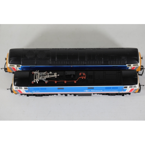 64 - 2 Hornby Network Southeast Locomotives and 2 Carriages: R.444 BR Mk.2 Brake Coach Network Southeast,... 