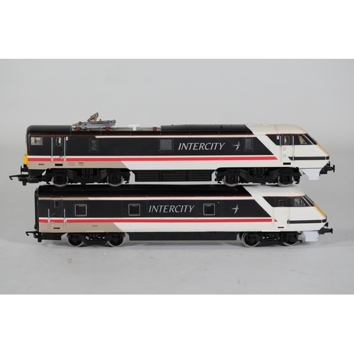 65 - Hornby Intercity Train Set with Br Class 91 Electric Locomotive and 3 Carriages

Item 1: Hornby R.24... 