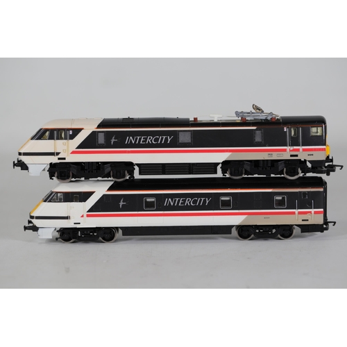 65 - Hornby Intercity Train Set with Br Class 91 Electric Locomotive and 3 Carriages

Item 1: Hornby R.24... 