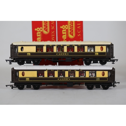 66 - Triang Electric Model Railway Set RS.3 Britannia 70000 with Extra Carriages: Pullman Jane, Anne, Rut... 