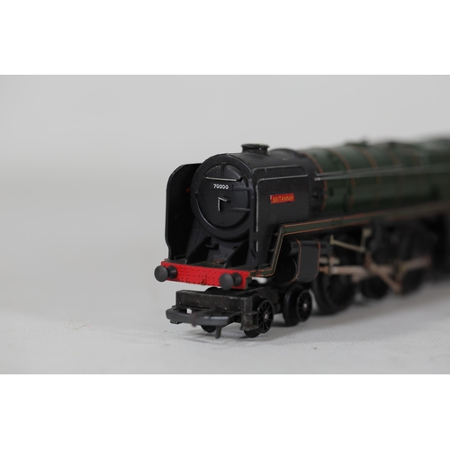 66 - Triang Electric Model Railway Set RS.3 Britannia 70000 with Extra Carriages: Pullman Jane, Anne, Rut... 