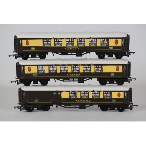 66 - Triang Electric Model Railway Set RS.3 Britannia 70000 with Extra Carriages: Pullman Jane, Anne, Rut... 