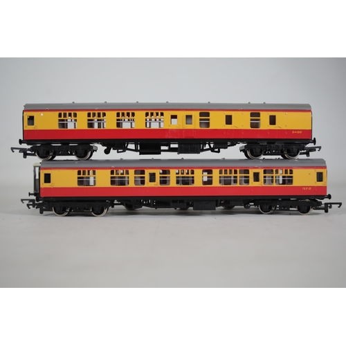 71 - Hornby R873-9130HOR Britannia Train Set with 4-6-2 70014 Iron Duke and 3 BR Mk 1 coaches, track, and... 