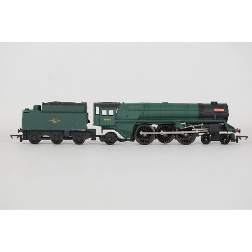 71 - Hornby R873-9130HOR Britannia Train Set with 4-6-2 70014 Iron Duke and 3 BR Mk 1 coaches, track, and... 