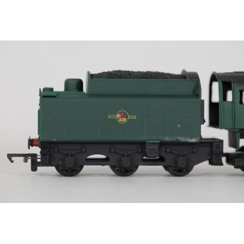 71 - Hornby R873-9130HOR Britannia Train Set with 4-6-2 70014 Iron Duke and 3 BR Mk 1 coaches, track, and... 