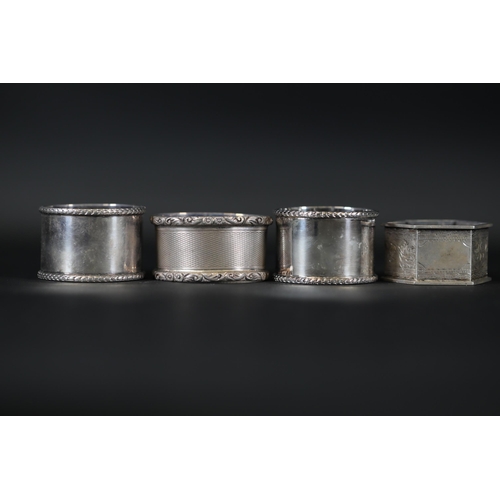 88 - 4 Silver Napkin Rings - Hallmarked and 160 grams total weight

These are a set of 4 silver napkin ri... 