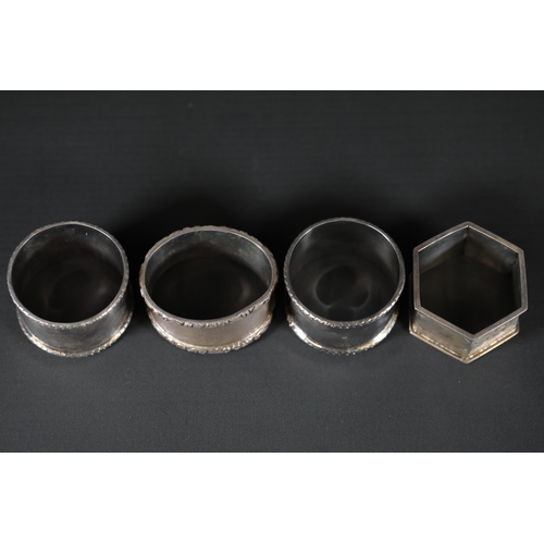 88 - 4 Silver Napkin Rings - Hallmarked and 160 grams total weight

These are a set of 4 silver napkin ri... 