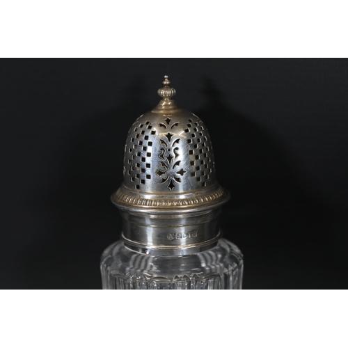 96 - Antique Barker Brothers Sugar Castor Hallmarked Silver and Glass Sugar Shaker

A beautiful antique s... 