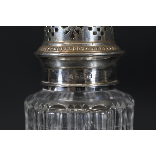 96 - Antique Barker Brothers Sugar Castor Hallmarked Silver and Glass Sugar Shaker

A beautiful antique s... 