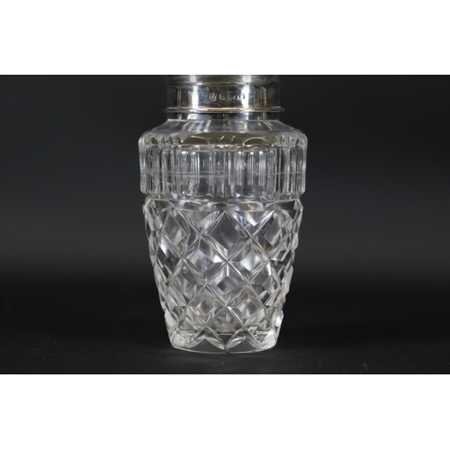 96 - Antique Barker Brothers Sugar Castor Hallmarked Silver and Glass Sugar Shaker

A beautiful antique s... 