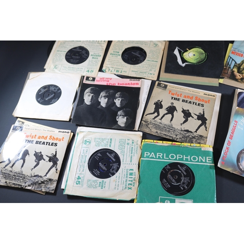 60 - Collection of Vinyl Singles, approximately 35 in total,mostly with covers, some loose, varying condi... 