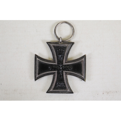 860 - **World War 1 German Iron Cross Medal**  This World War 1 German Iron Cross medal is a historically ... 