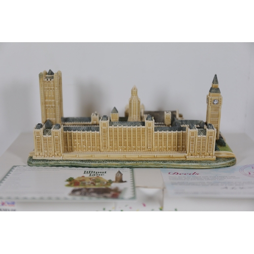 344 - Lilliput Lane L2610 The Houses of Parliament, with Deeds and BoxHand-painted resin architectural min... 
