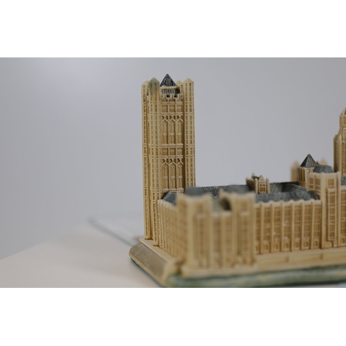 344 - Lilliput Lane L2610 The Houses of Parliament, with Deeds and BoxHand-painted resin architectural min... 