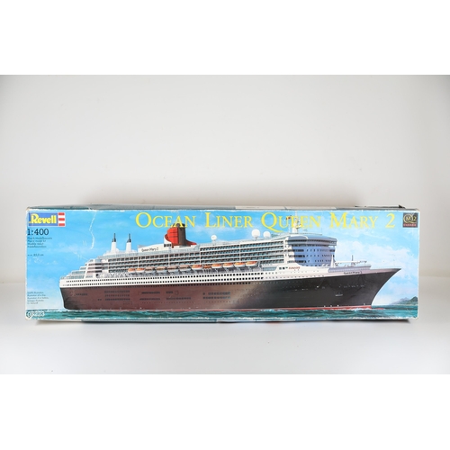 **Revell 1:400 Scale Model Kit Packaging for 