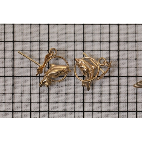 1212 - Assorted gold jewellery with SPECIAL MUM pendant, dolphin and cameo earrings, 7.74 gramsA compact co... 