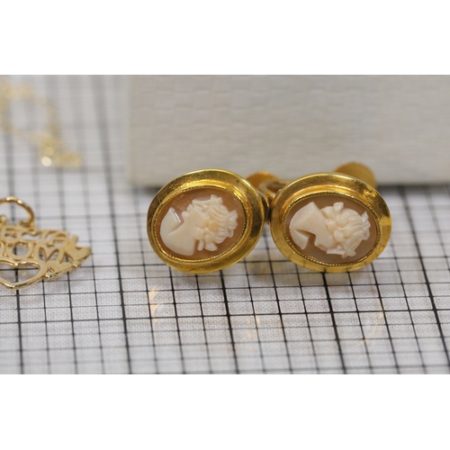 1212 - Assorted gold jewellery with SPECIAL MUM pendant, dolphin and cameo earrings, 7.74 gramsA compact co... 