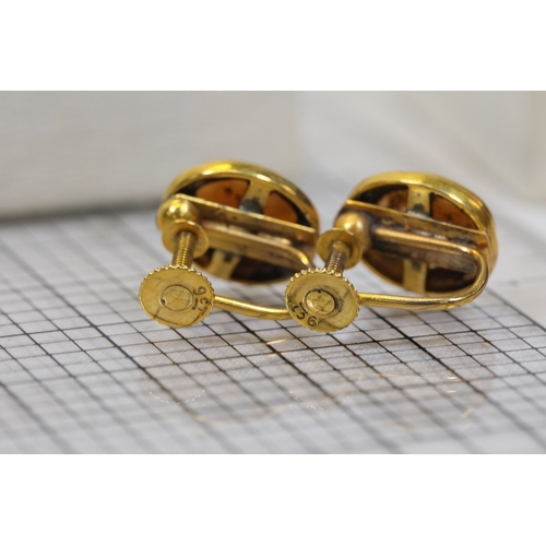 1212 - Assorted gold jewellery with SPECIAL MUM pendant, dolphin and cameo earrings, 7.74 gramsA compact co... 