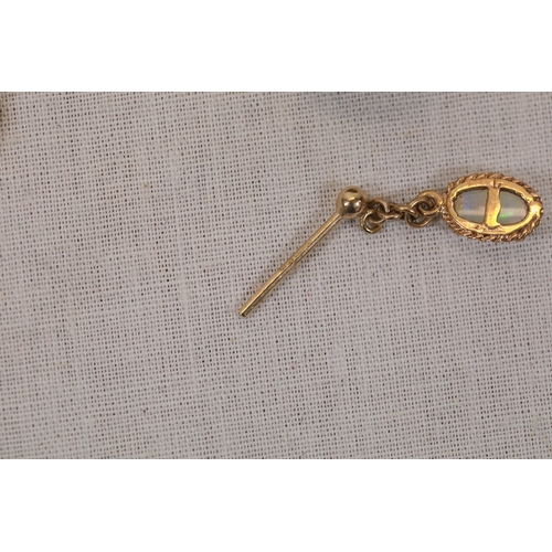 1301 - Mixed Scrap Gold Earrings and Jewellery ComponentsA small mixed lot of scrap gold jewellery, mainly ... 