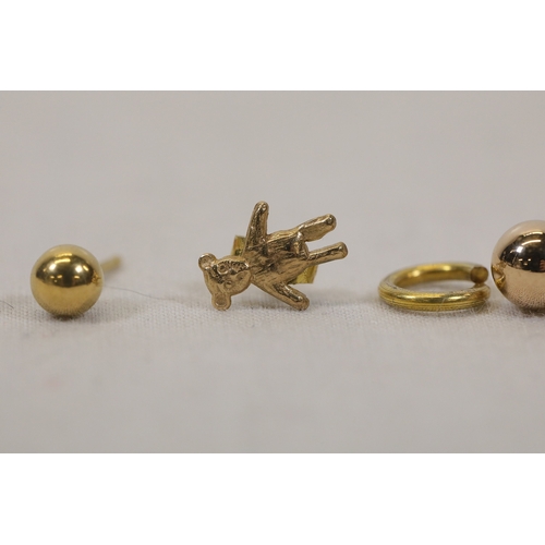 1301 - Mixed Scrap Gold Earrings and Jewellery ComponentsA small mixed lot of scrap gold jewellery, mainly ... 