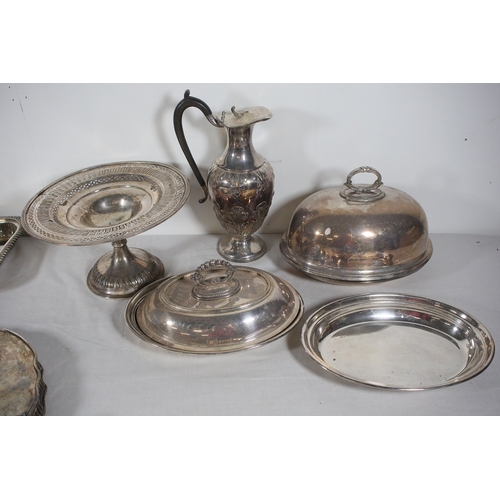1331 - Collection of silver plated and EPNS tableware and serving piecesA large collection of silver plated... 