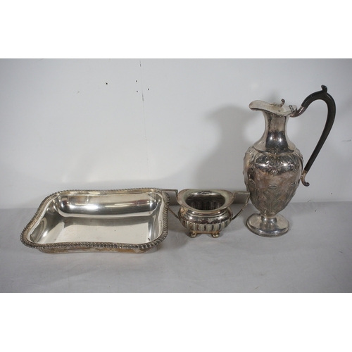 1331 - Collection of silver plated and EPNS tableware and serving piecesA large collection of silver plated... 