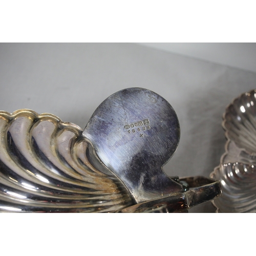 1331 - Collection of silver plated and EPNS tableware and serving piecesA large collection of silver plated... 