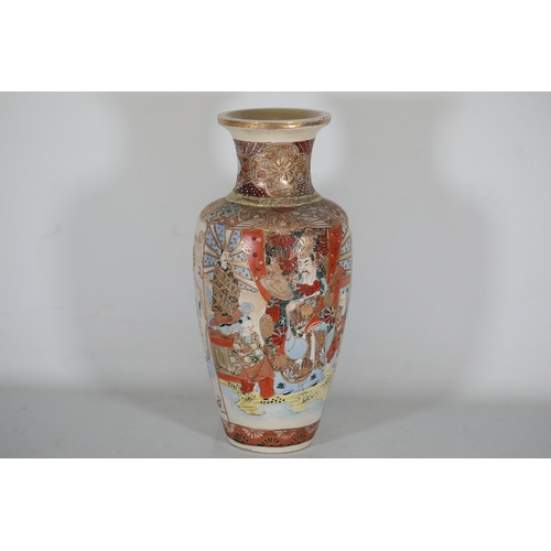 1338 - **Antique Japanese Meiji Period Satsuma Vase, Signed**  A finely crafted Japanese Satsuma pottery va... 