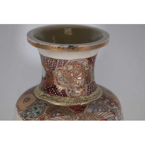 1338 - **Antique Japanese Meiji Period Satsuma Vase, Signed**  A finely crafted Japanese Satsuma pottery va... 
