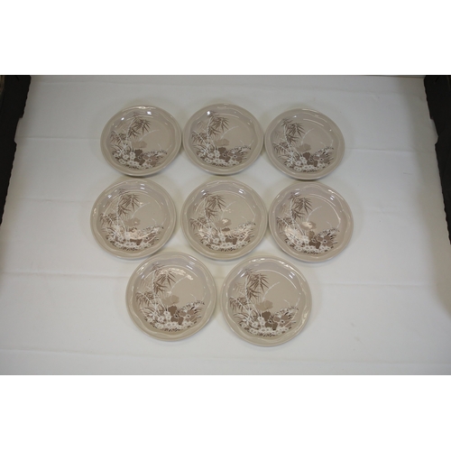 1390 - Poole Pottery Mandalay Pattern Dinner Service SetThis comprehensive Poole Pottery dinner service set... 