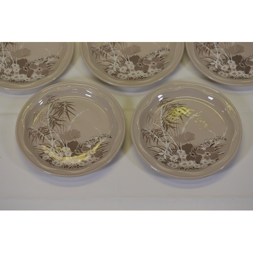 1390 - Poole Pottery Mandalay Pattern Dinner Service SetThis comprehensive Poole Pottery dinner service set... 