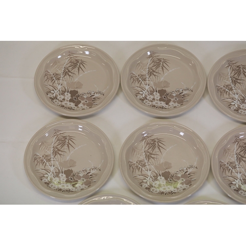 1390 - Poole Pottery Mandalay Pattern Dinner Service SetThis comprehensive Poole Pottery dinner service set... 