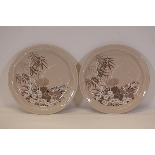 1390 - Poole Pottery Mandalay Pattern Dinner Service SetThis comprehensive Poole Pottery dinner service set... 